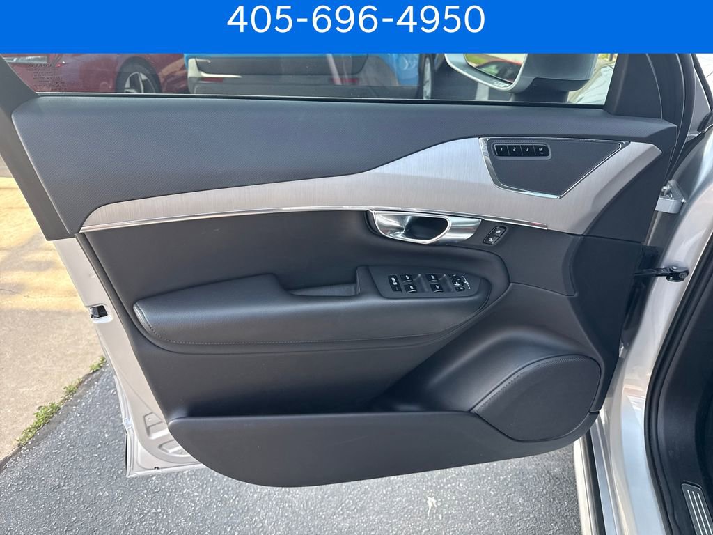 Used 2022 Volvo XC90 T5 Momentum FWD image 11