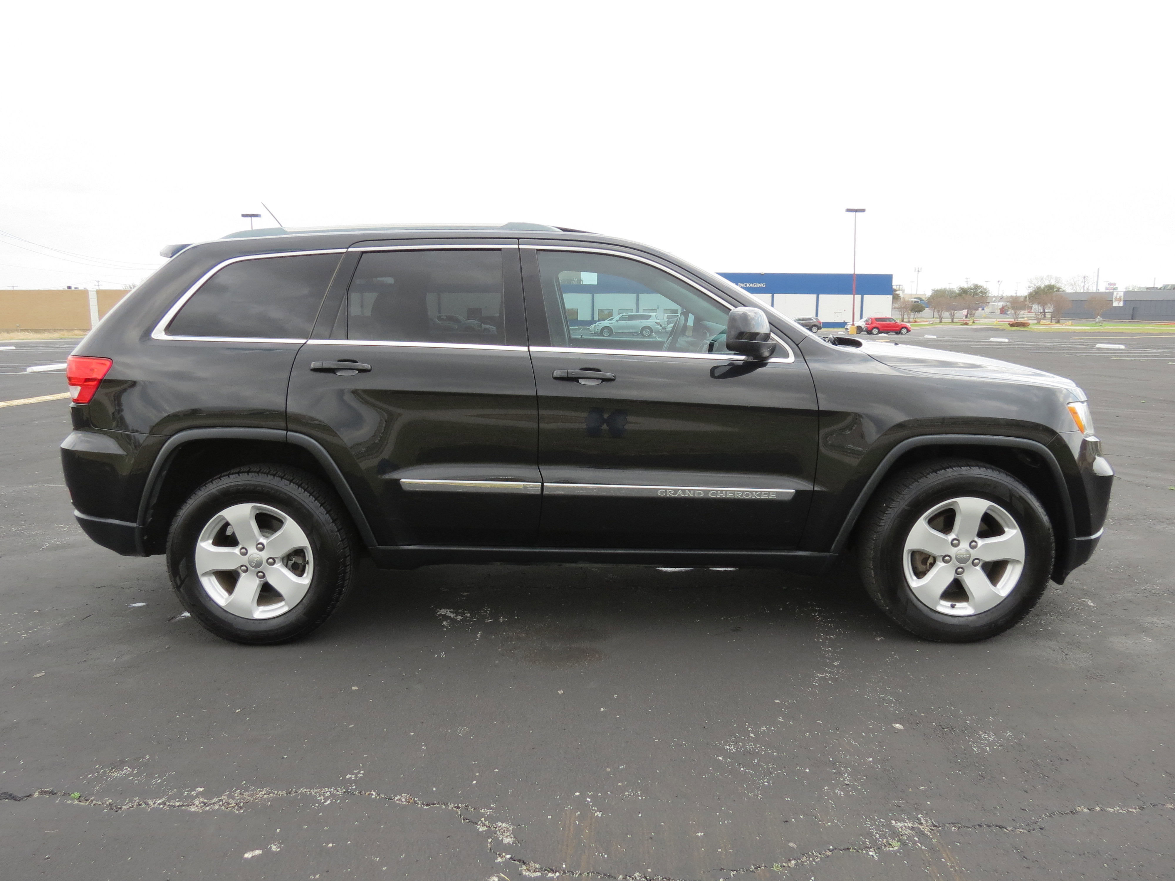 Used 2012 Jeep Grand Cherokee Laredo RWD image 4