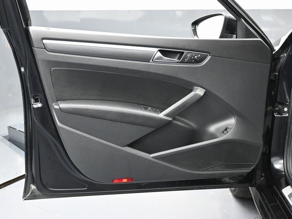 Used 2018 Volkswagen Passat 2.0T S image 35