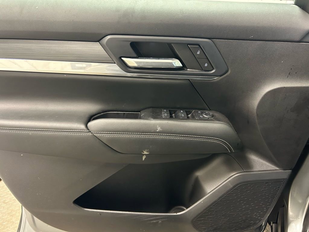 Used 2025 GMC Terrain Elevation AWD/4WD image 4