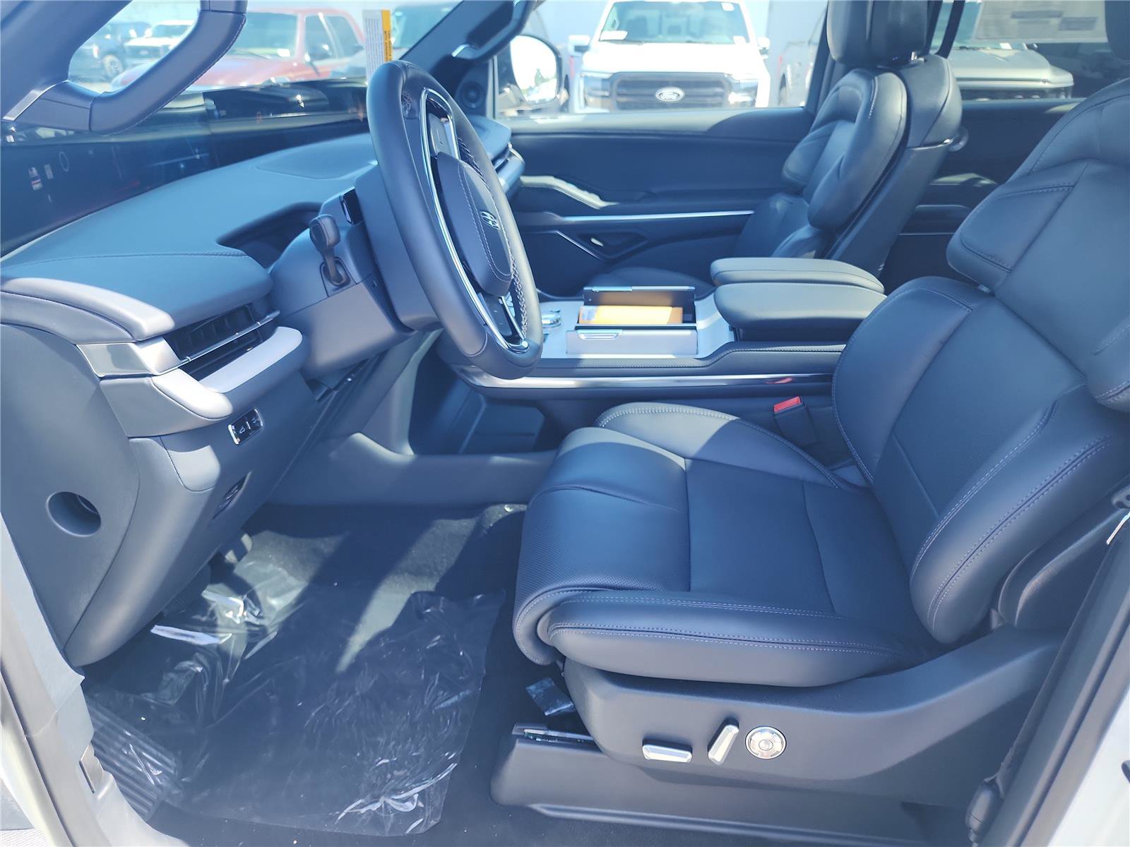 New 2027 Lincoln Navigator Reserve w/ Jet Appearance Package AWD/4WD image 13