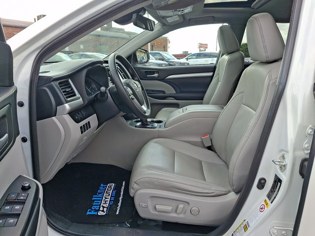 Used 2019 Toyota Highlander XLE AWD/4WD image 13