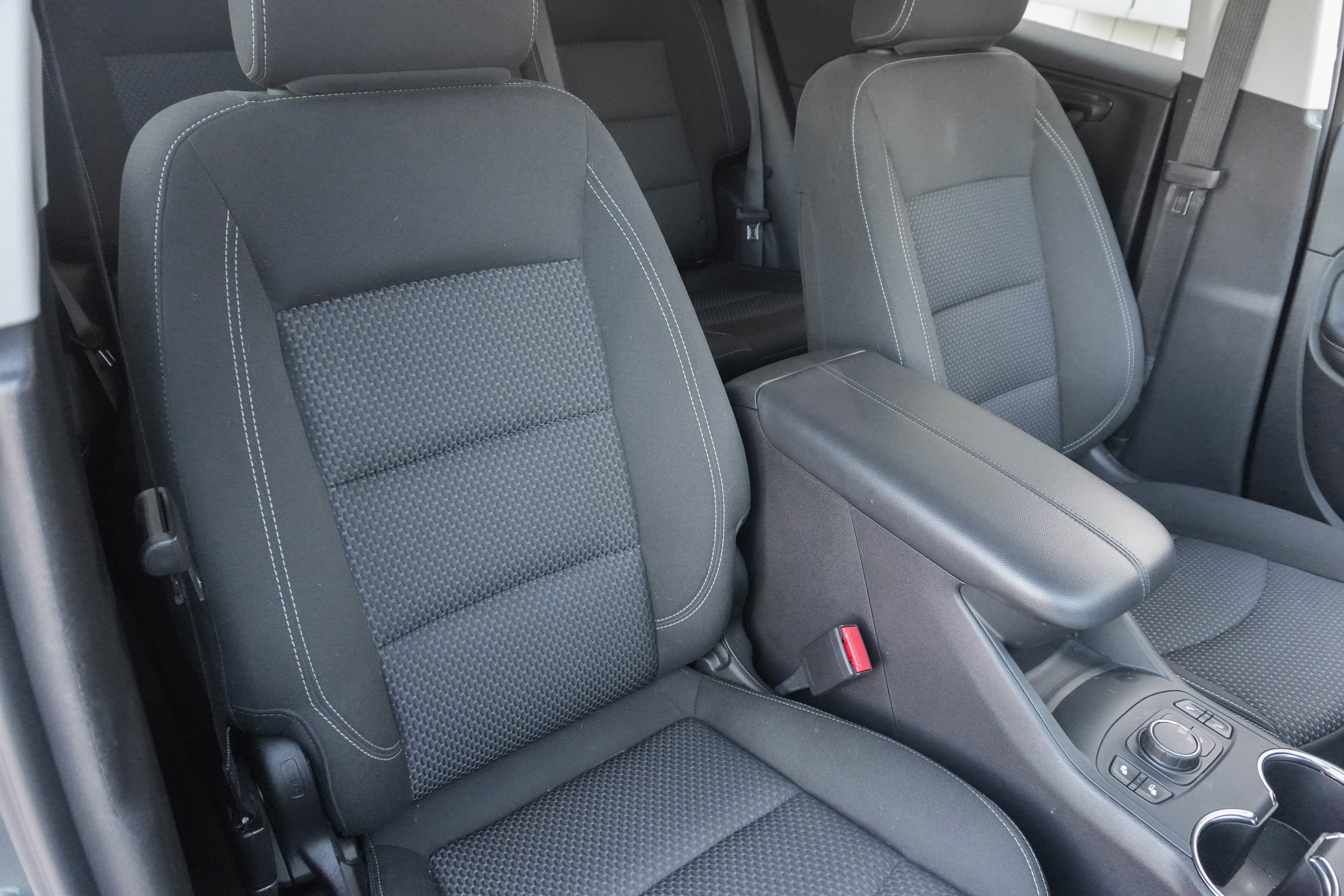 Used 2024 GMC Terrain SLE w/ Driver Convenience Package FWD image 12