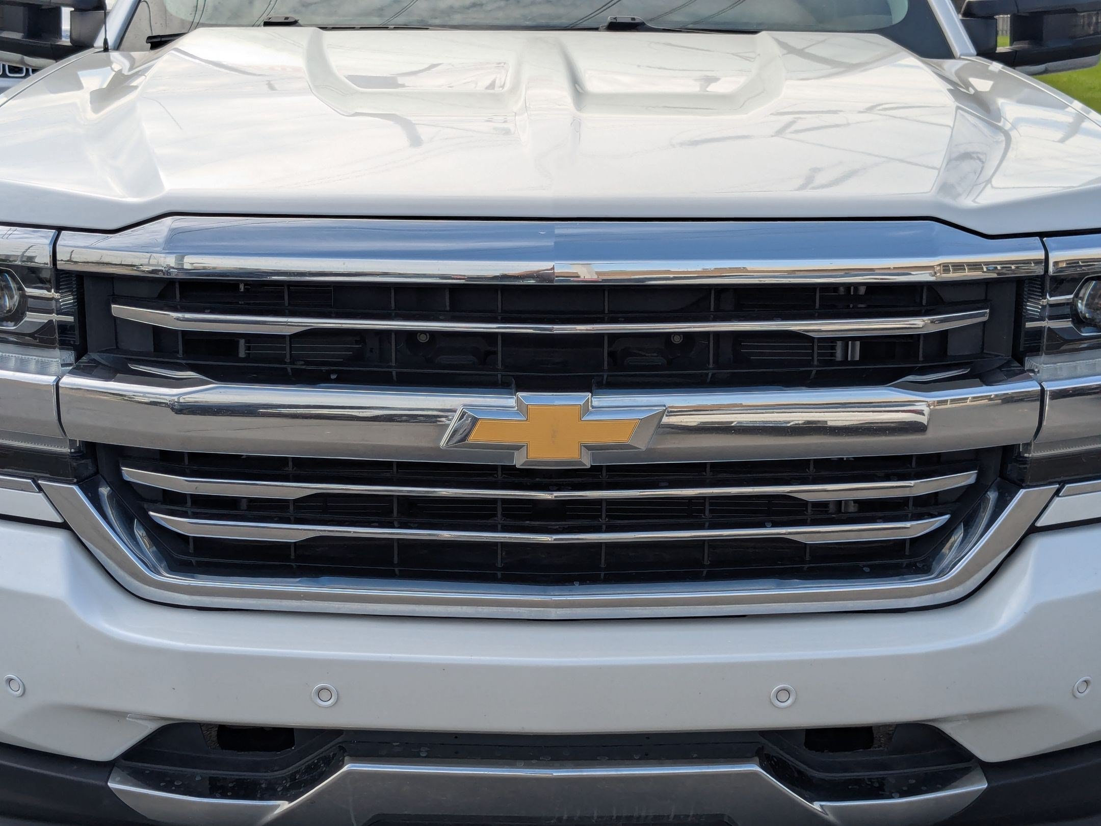 Used 2017 Chevrolet Silverado 1500 High Country w/ High Desert Package AWD/4WD image 9
