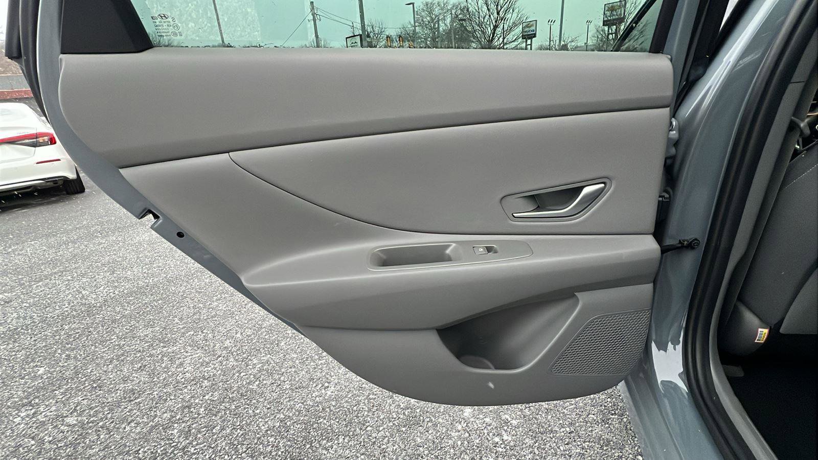 Used 2021 Hyundai Elantra SEL w/ Convenience Package image 17