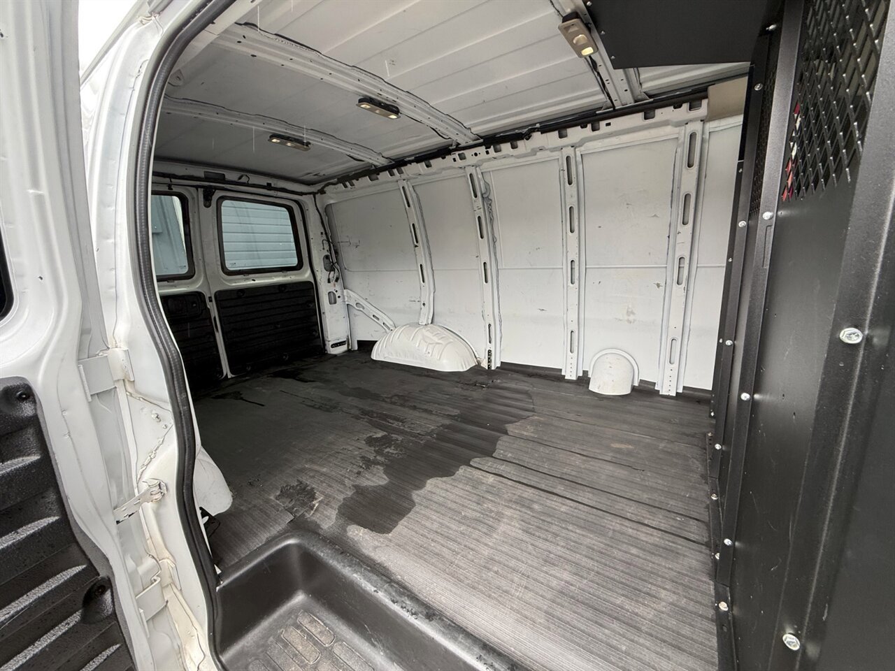 Used 2020 Chevrolet Express 2500 w/ Driver Convenience Package RWD image 14