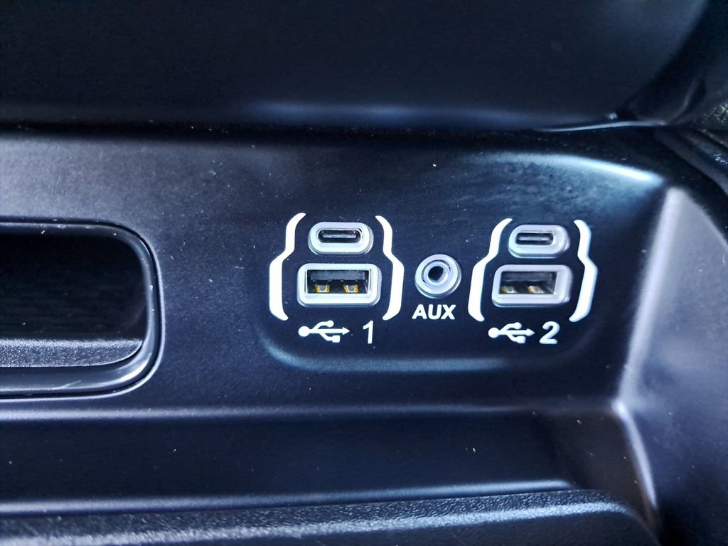 Used 2024 RAM 2500 Limited w/ Towing Technology Group image 6