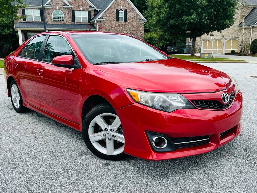 Used 2014 Toyota Camry SE image 3