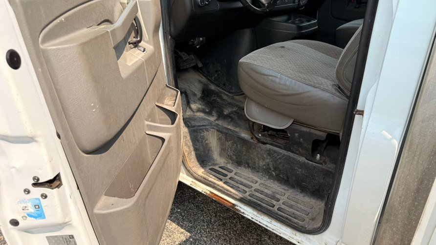 Used 2016 GMC Savana 3500 RWD image 14