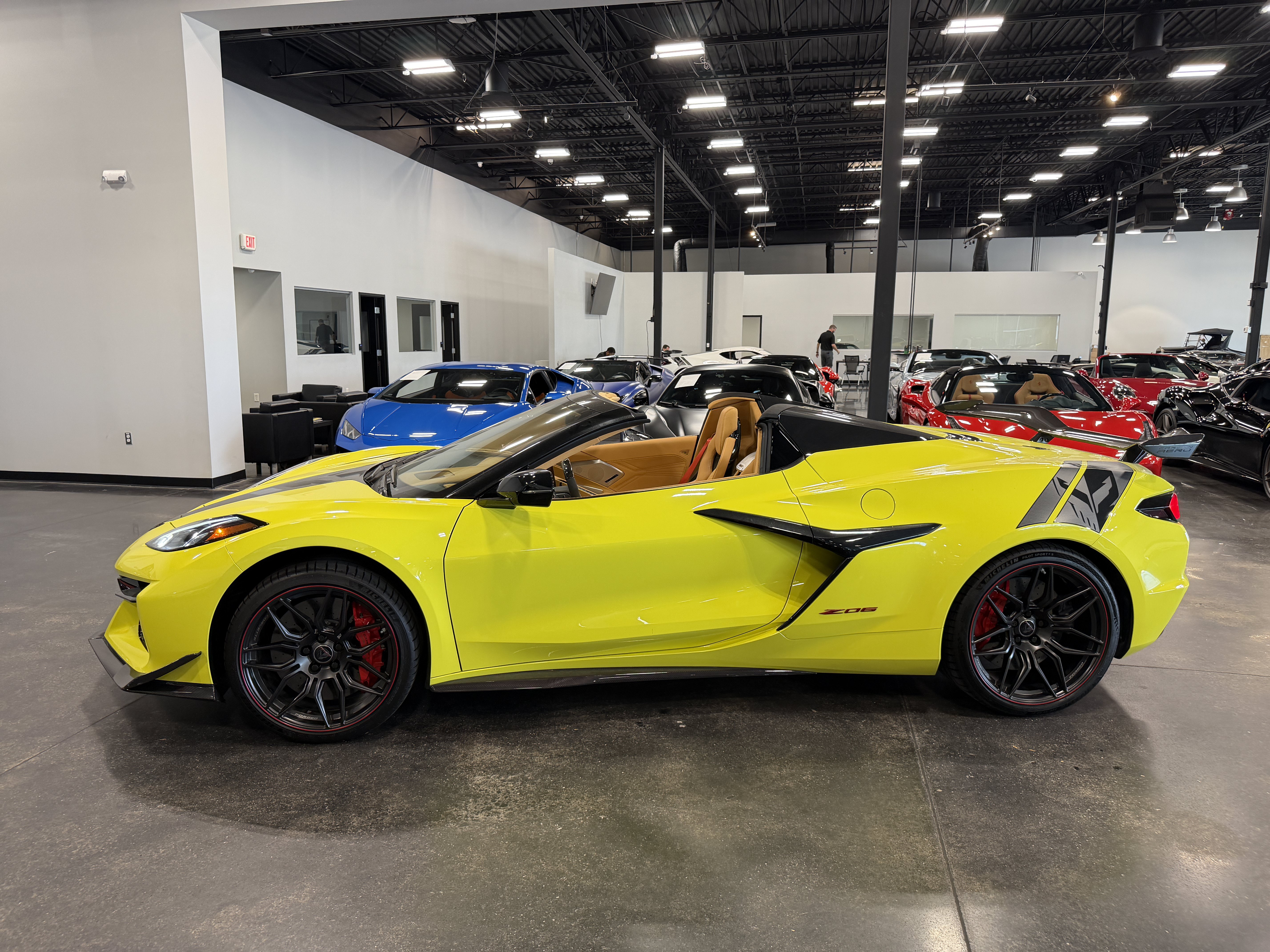 Used 2023 Chevrolet Corvette Z06 w/ Z07 Performance Package RWD image 4