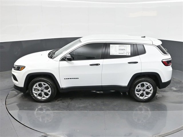 Used 2025 Jeep Compass Sport image 35