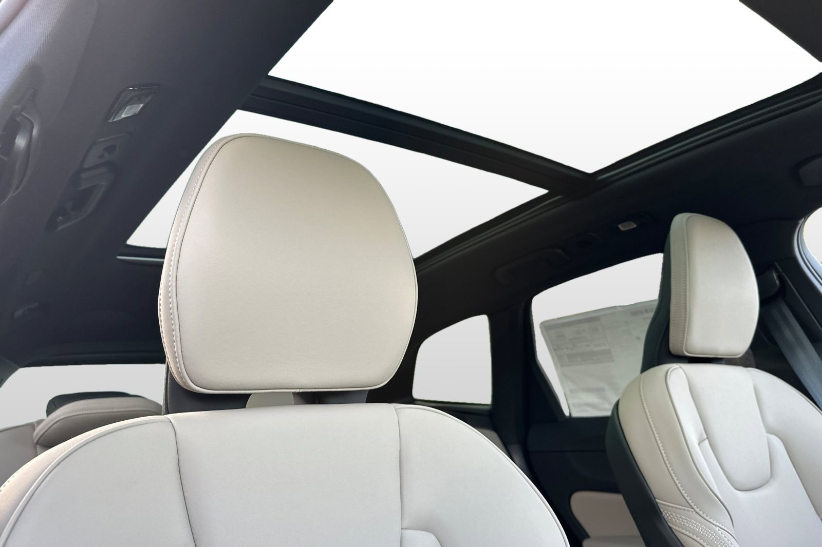 New 2026 Volvo XC60 T8 Plus w/ Climate Package image 19