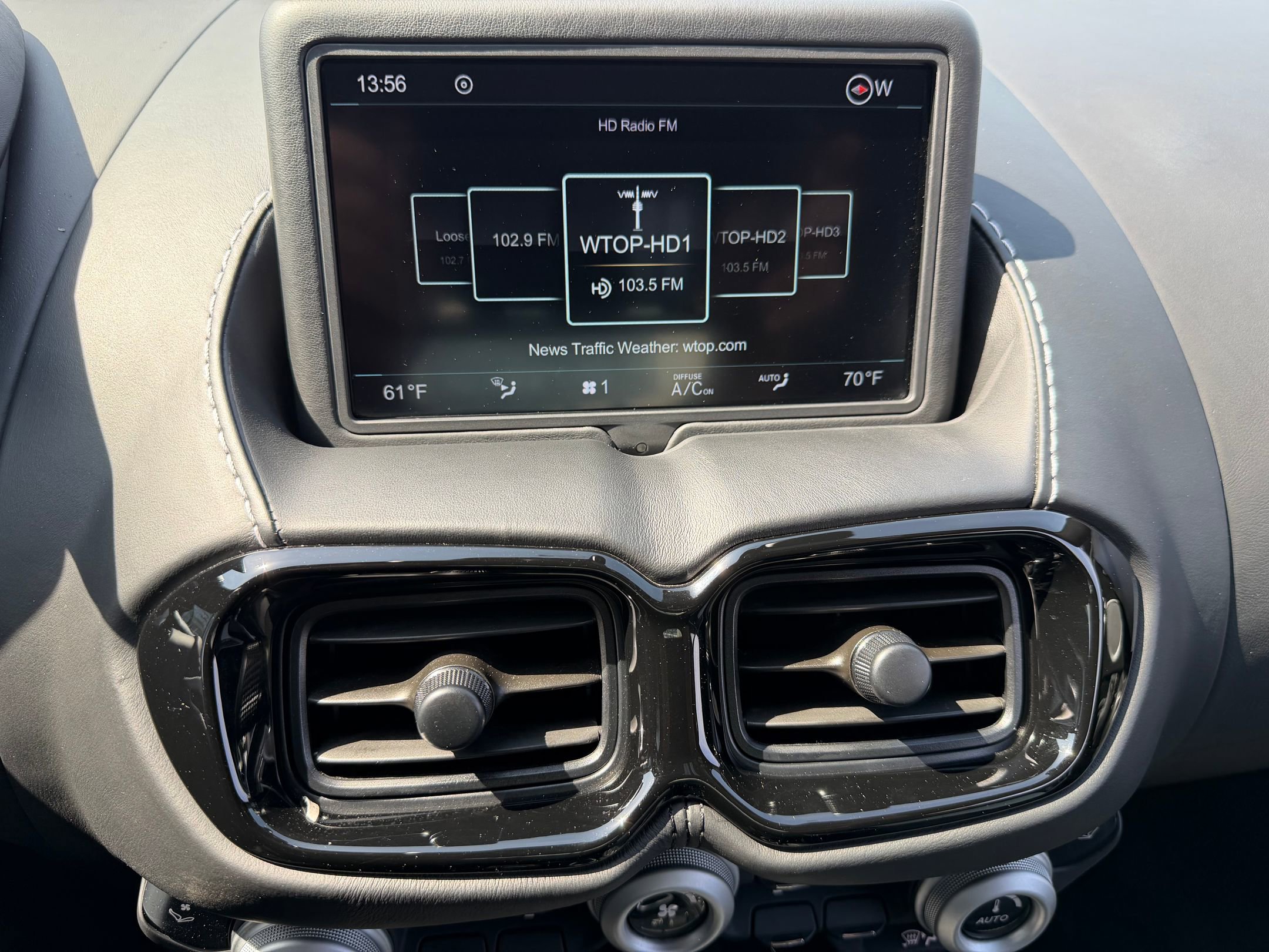 Used 2020 Aston Martin V8 Vantage Coupe image 24