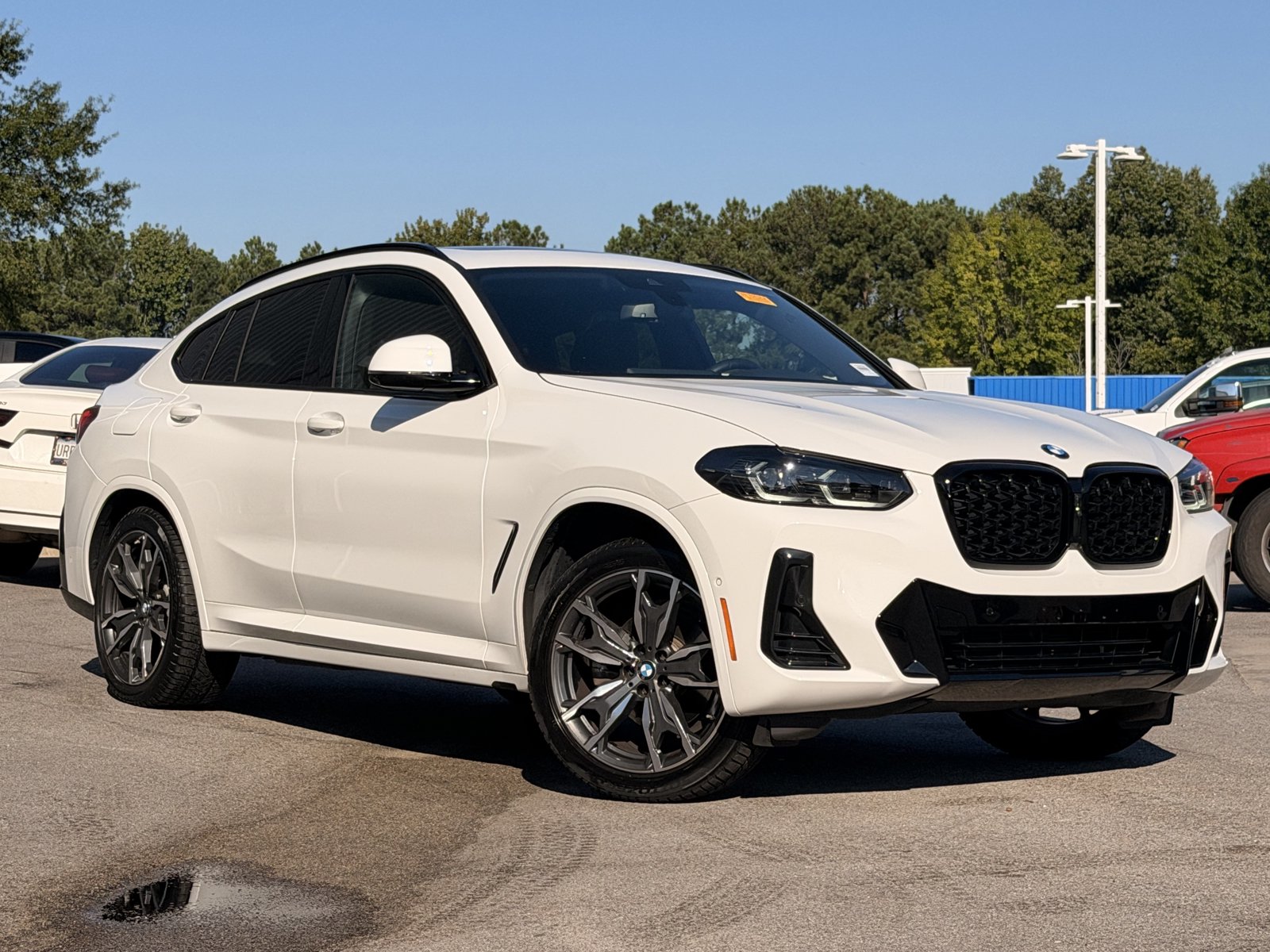 Used 2024 BMW X4 xDrive30i AWD/4WD image 2