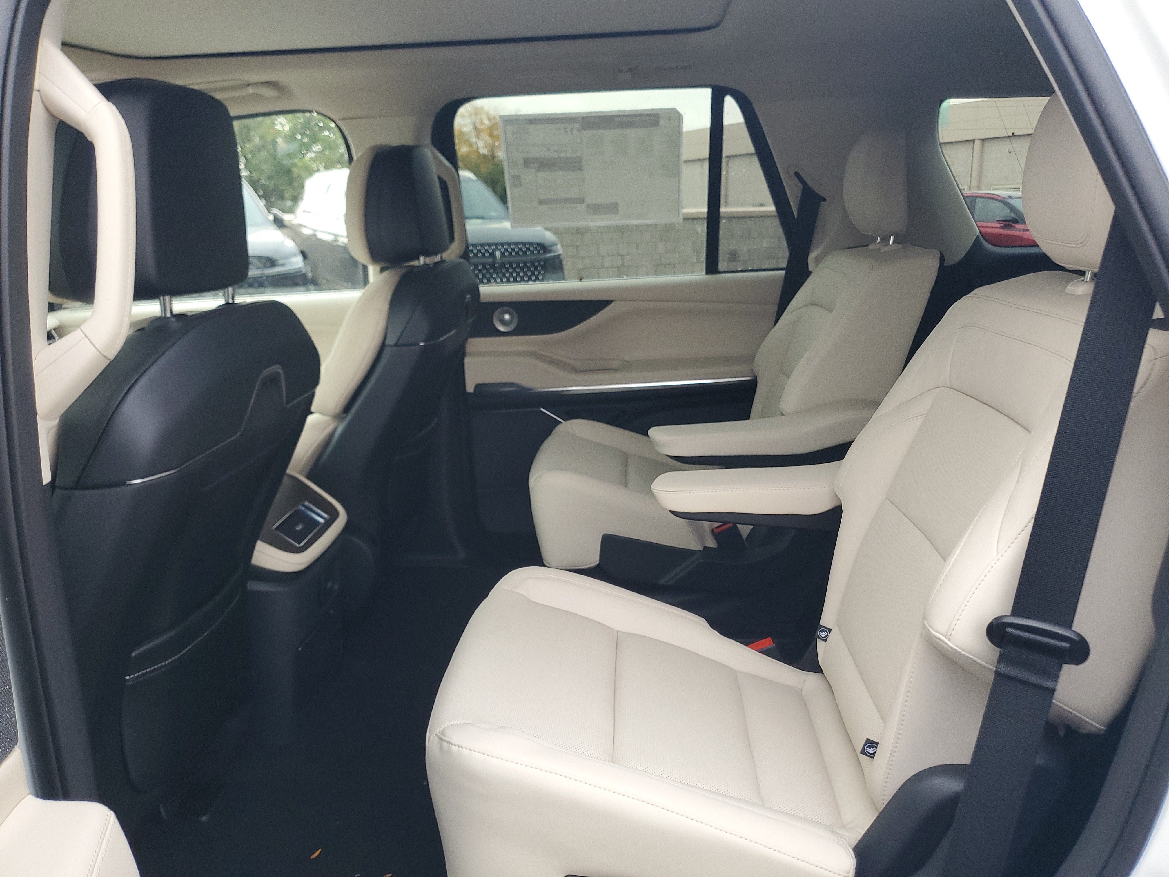 New 2027 Lincoln Navigator Reserve AWD/4WD image 27