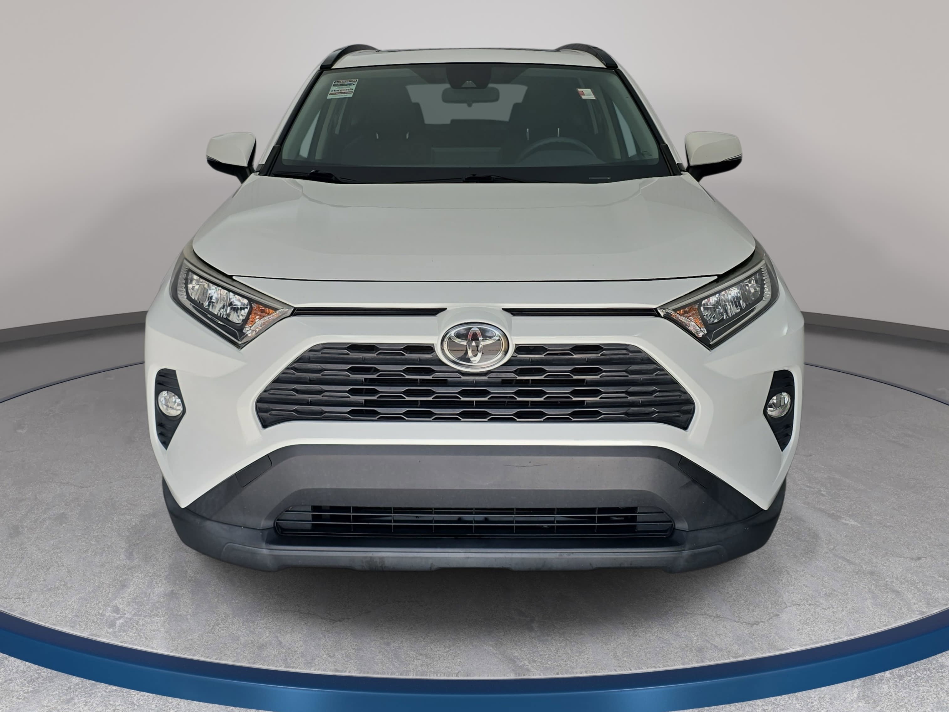 Used 2019 Toyota RAV4 XLE FWD image 2