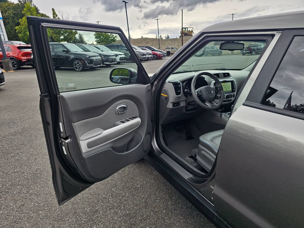 Used 2016 Kia Soul EV + w/ Paint Protection Film Package FWD image 18
