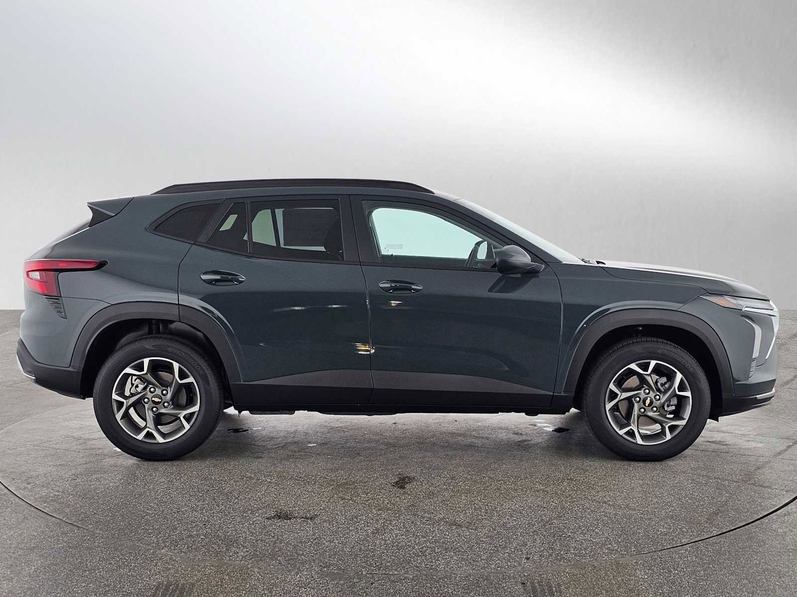 New 2026 Chevrolet Trax LT w/ Driver Confidence Package FWD image 2