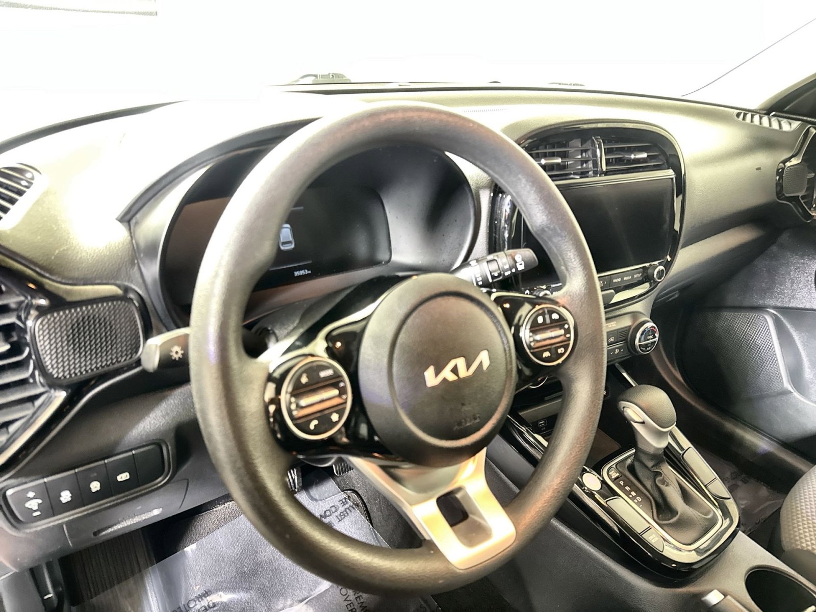 Used 2023 Kia Soul S FWD image 16