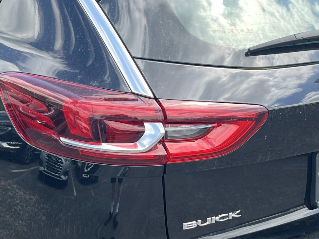 Used 2018 Buick Regal Essence w/ Sights and Sounds Package AWD/4WD image 10