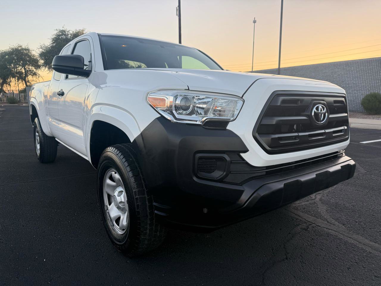 Used 2016 Toyota Tacoma SR RWD image 1