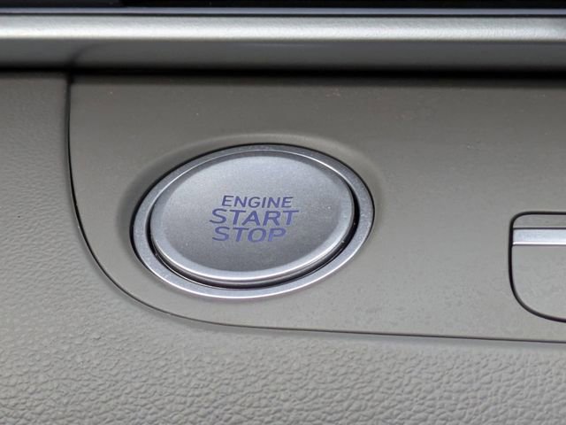 Used 2025 Hyundai Elantra SEL image 32