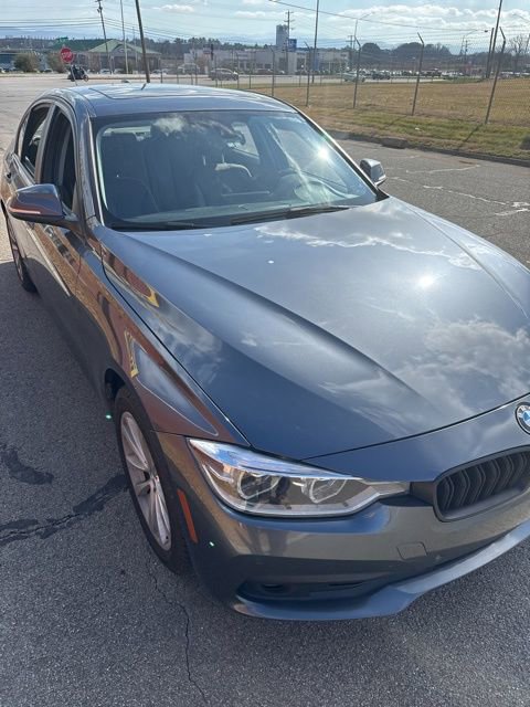 Used 2018 BMW 320i Sedan w/ Convenience Package image 3