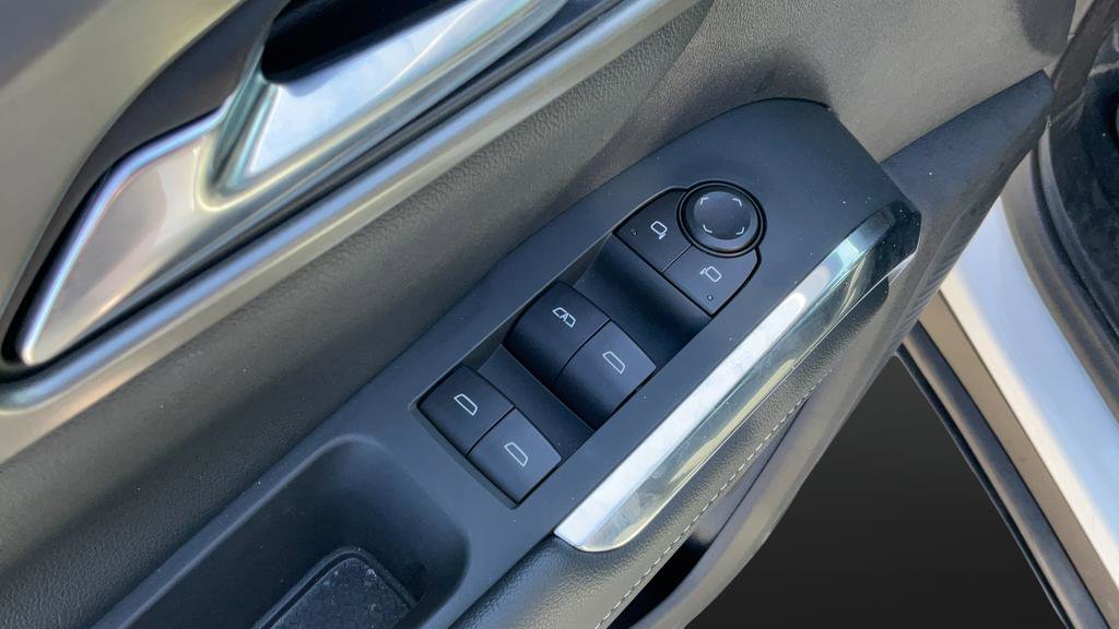 Used 2025 Chevrolet Traverse LT image 30