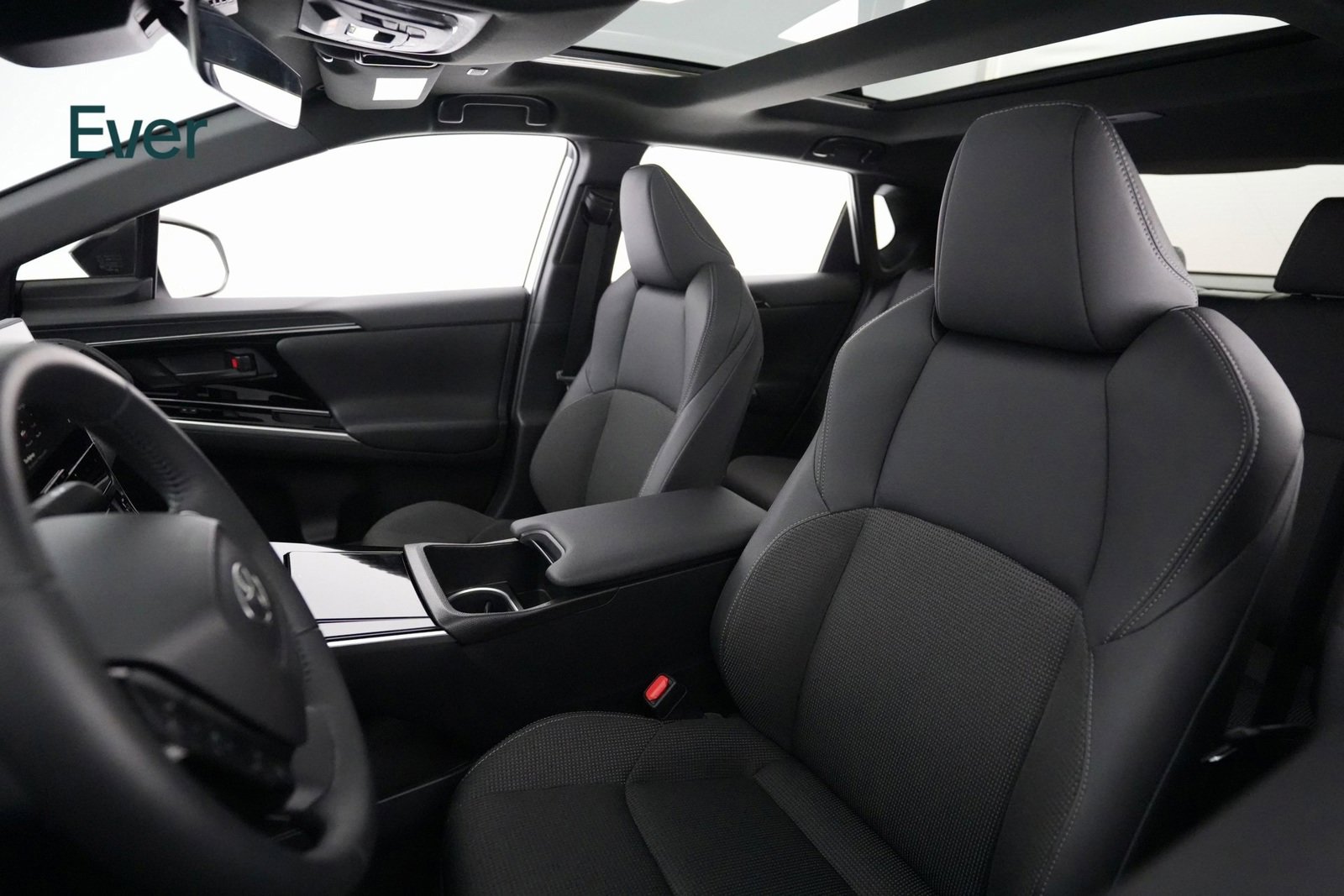 Used 2025 Toyota bZ4X FWD image 7