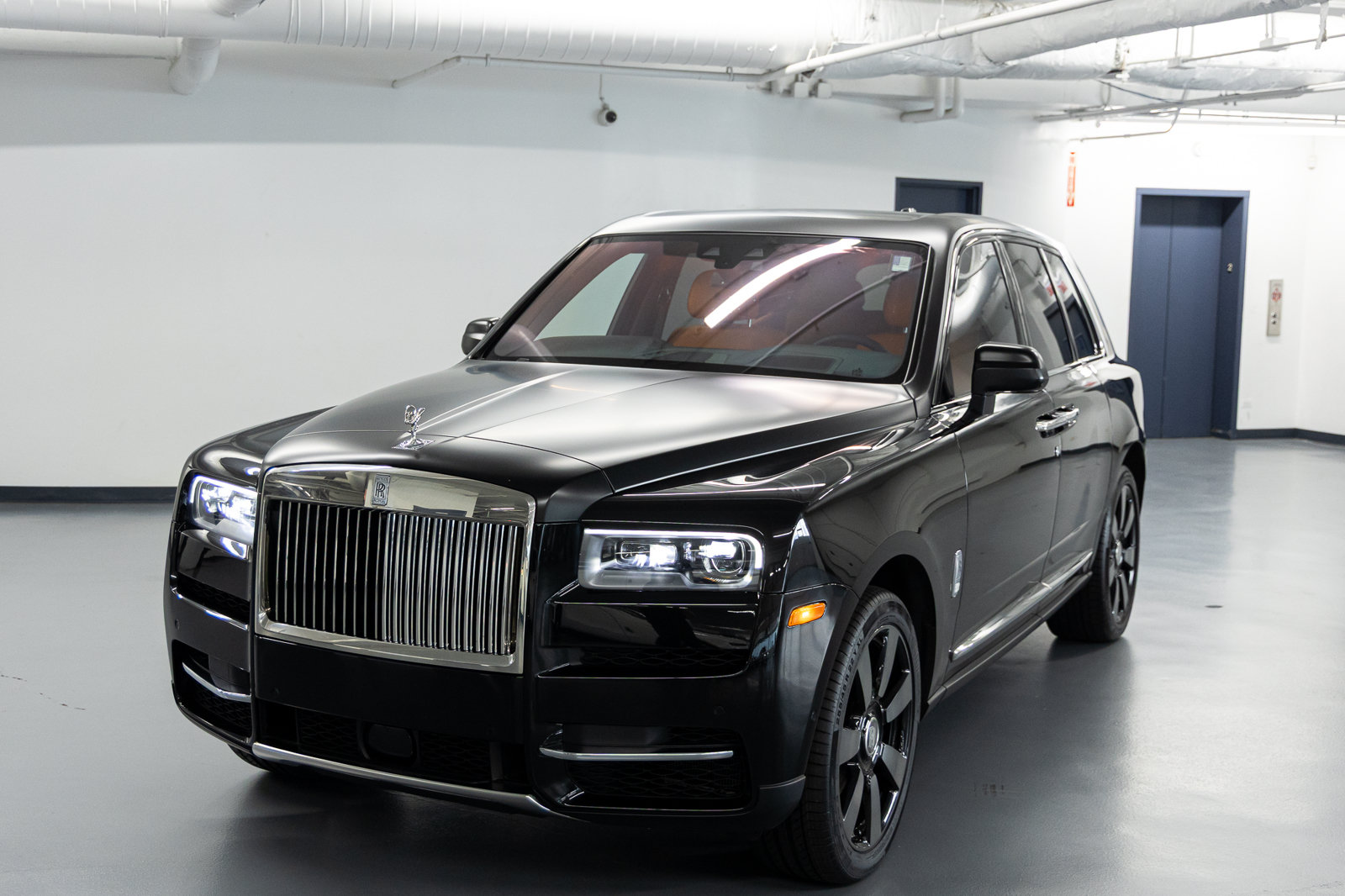 Certified 2024 Rolls-Royce Cullinan AWD/4WD image 3