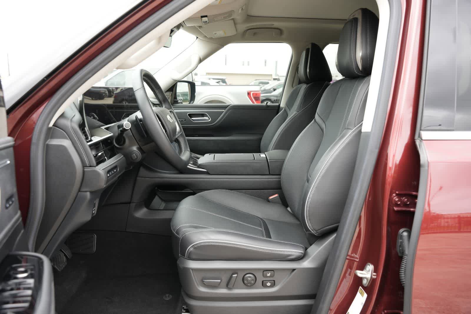 Used 2025 INFINITI QX80 Sensory AWD/4WD image 17