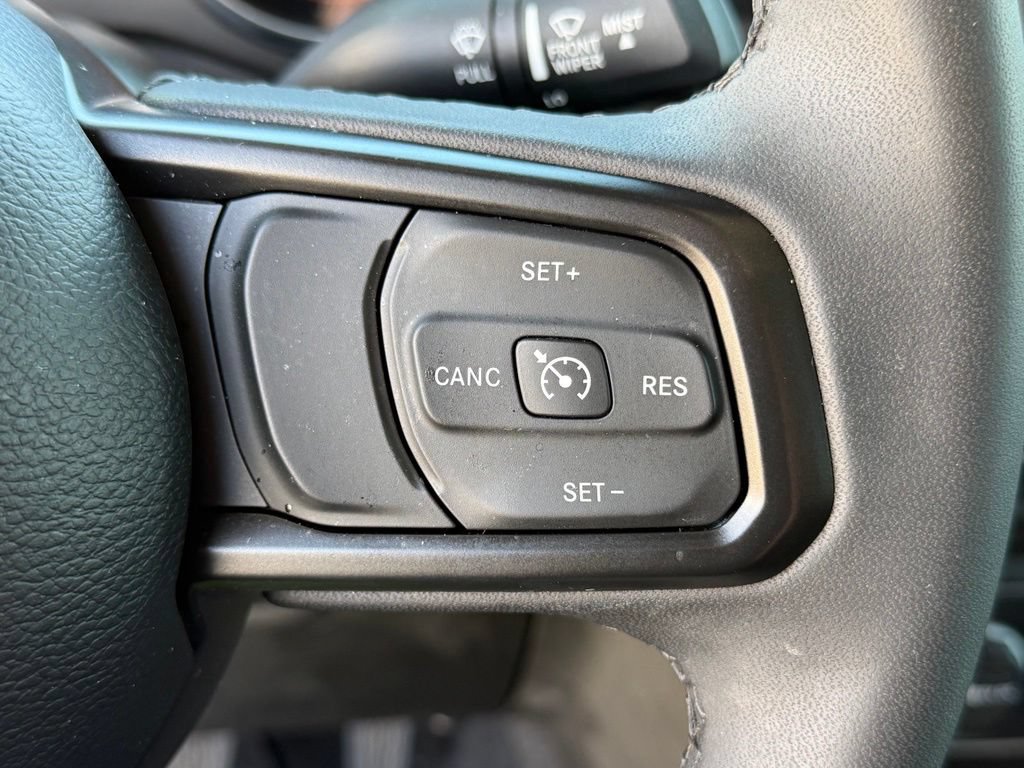 Used 2023 Jeep Gladiator Sport AWD/4WD image 16