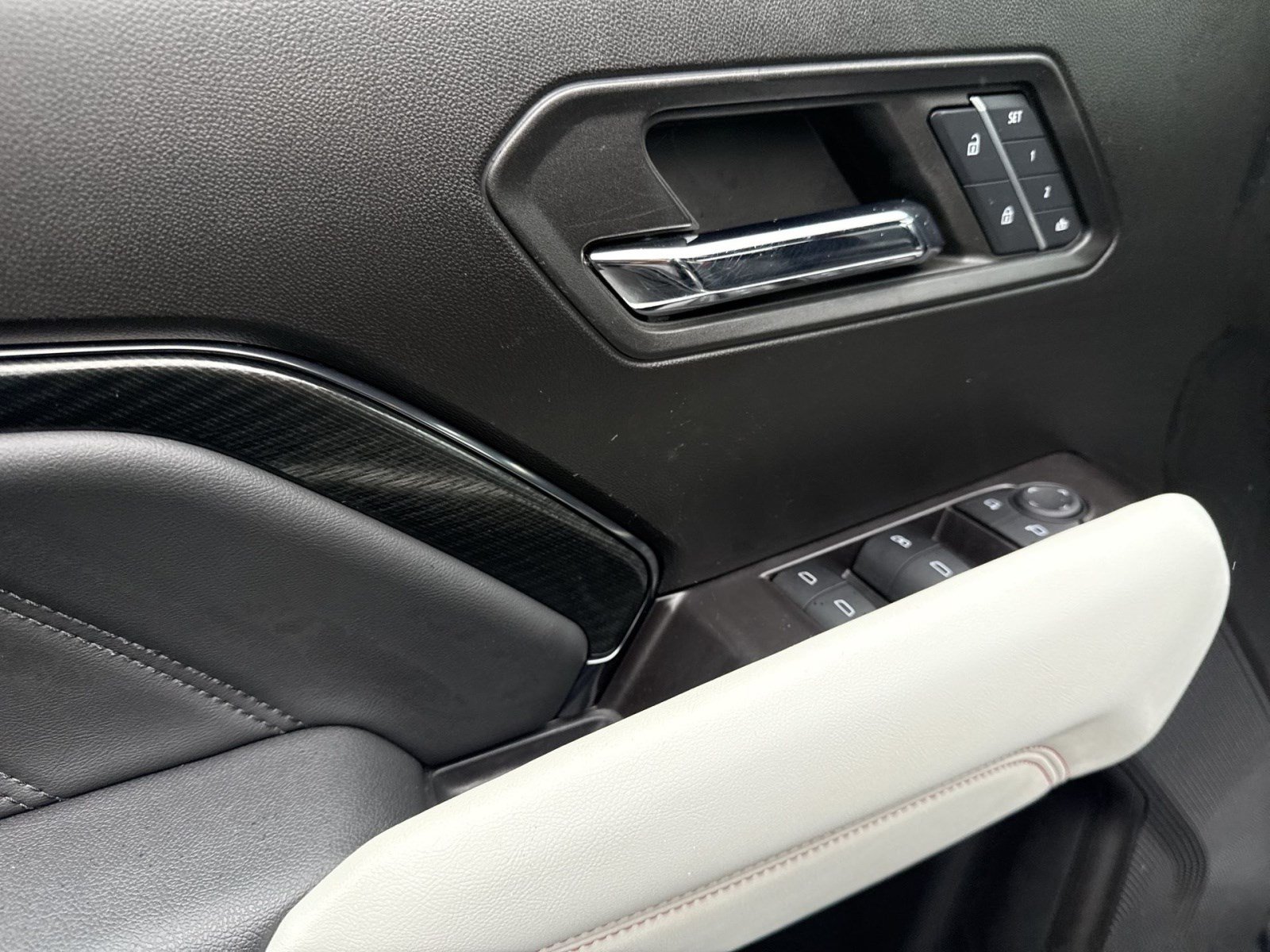Used 2024 GMC Canyon AT4X AWD/4WD image 15