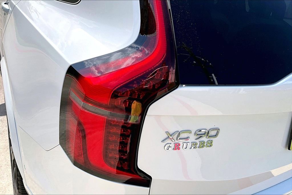 Used 2025 Volvo XC90 B5 Plus image 40