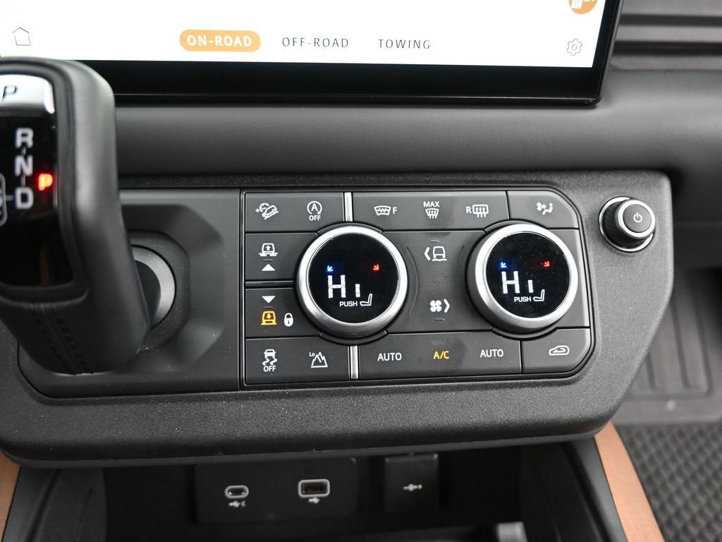 Used 2023 Land Rover Defender 130 X-Dynamic SE image 18