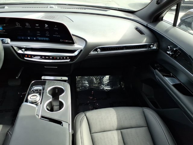 Used 2026 Cadillac Lyriq Luxury AWD/4WD image 17
