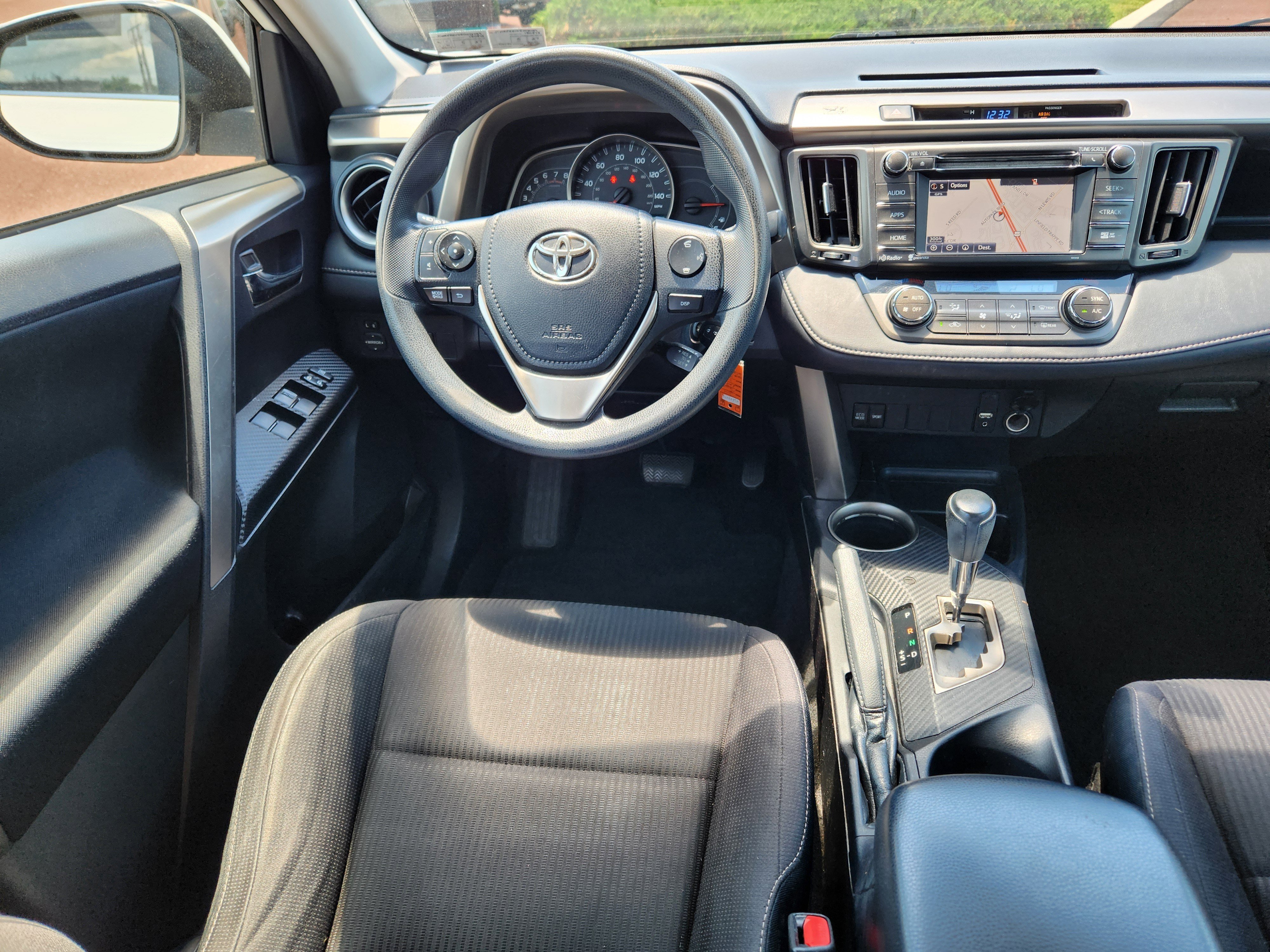 Used 2014 Toyota RAV4 XLE w/ Preferred Accessory Package AWD/4WD image 13