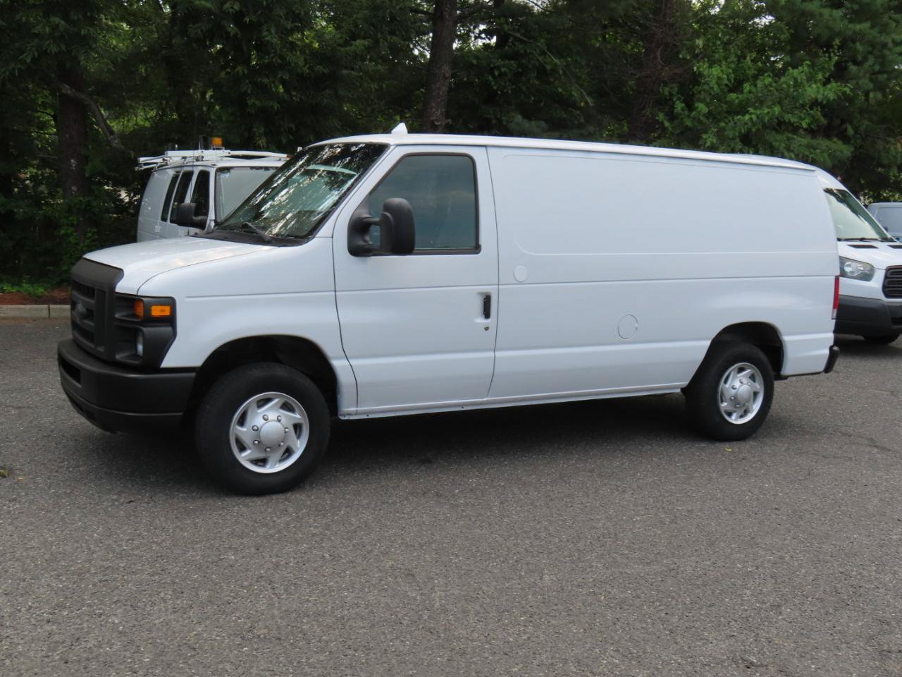 Used 2014 Ford E-150 and Econoline 150 RWD image 2