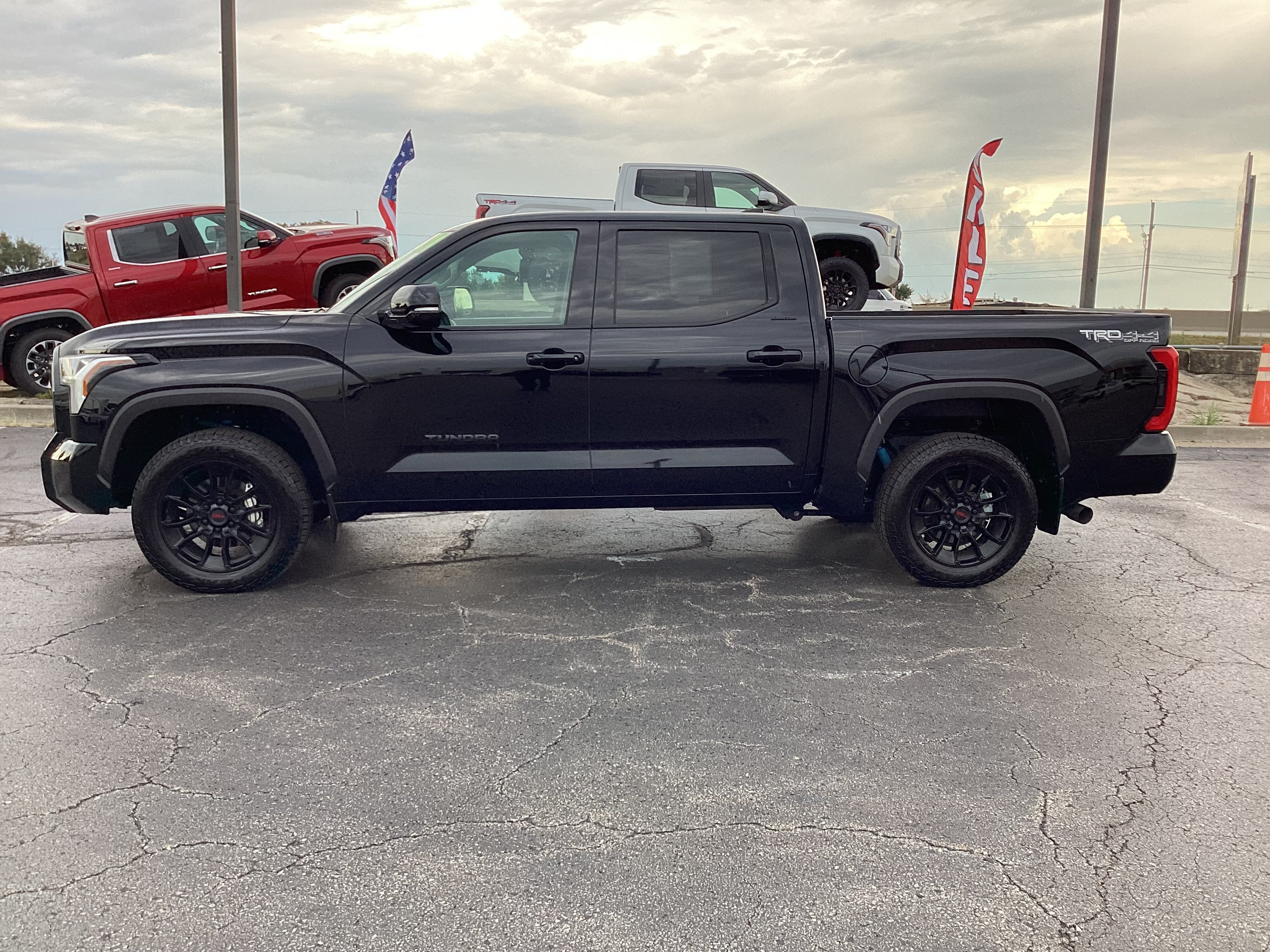 Used 2024 Toyota Tundra Limited w/ TRD Off-Road Package AWD/4WD image 33