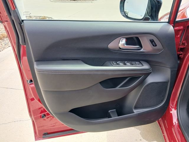 New 2026 Chrysler Pacifica Select AWD/4WD image 10