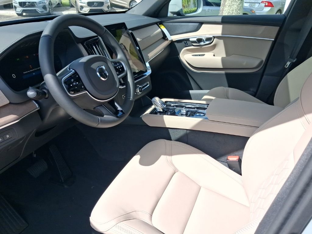 New 2026 Volvo XC90 T8 Plus w/ Protection Package Premier AWD/4WD image 7