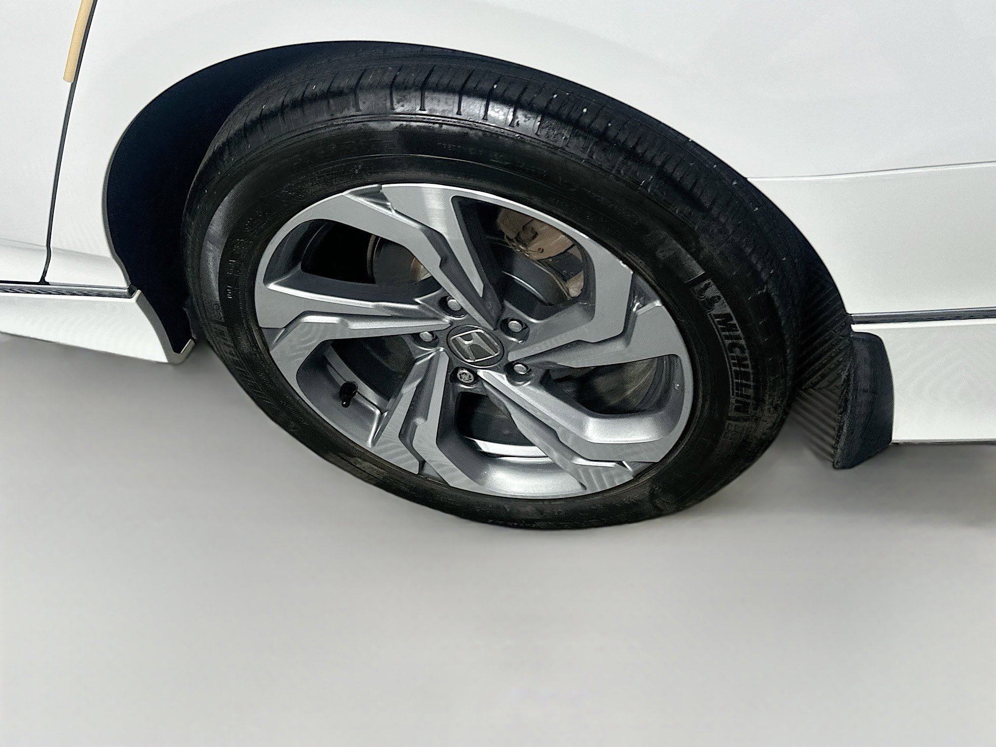 Used 2018 Honda Accord EX image 11