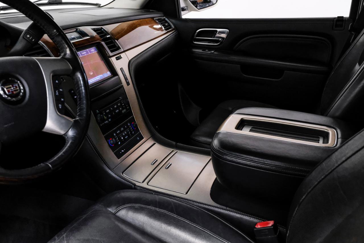 Used 2013 Cadillac Escalade Platinum RWD image 30