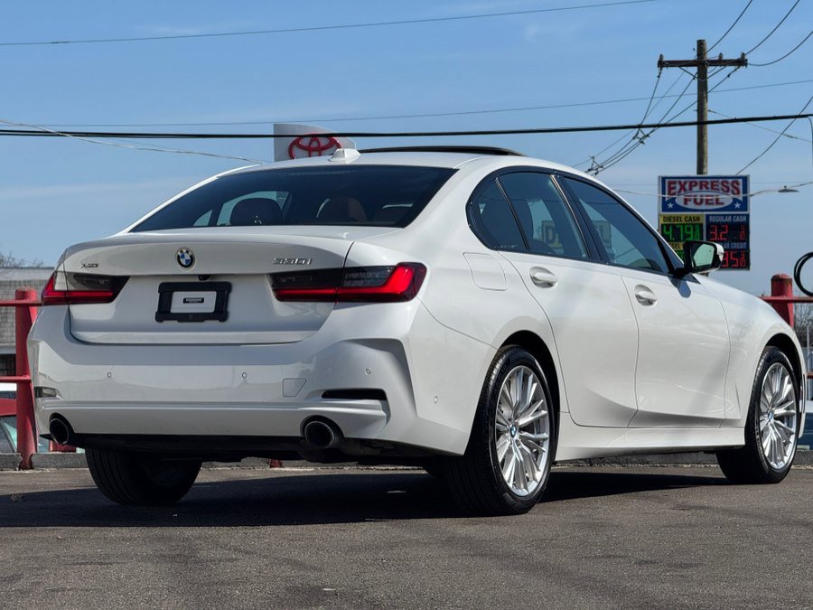 Used 2023 BMW 330i xDrive Sedan w/ Premium Package AWD/4WD image 5