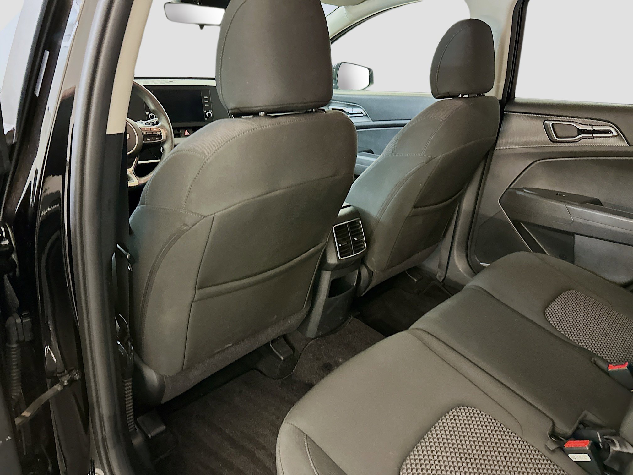 Used 2024 Kia Sportage LX image 27