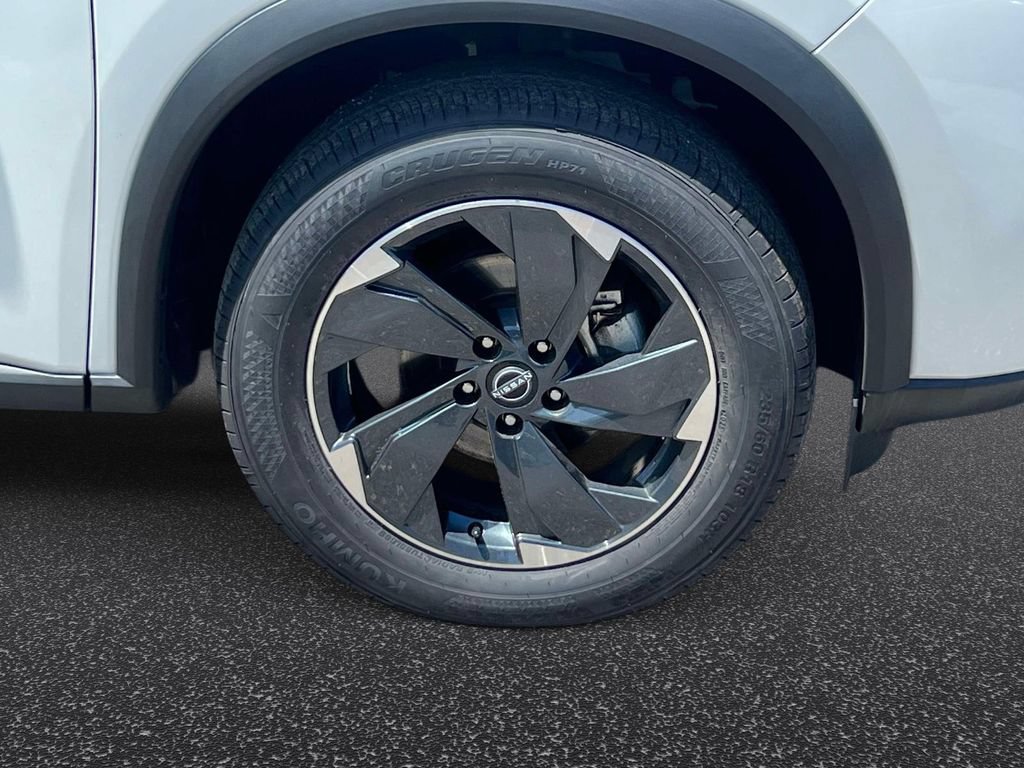 Used 2024 Nissan Rogue SV AWD/4WD image 7