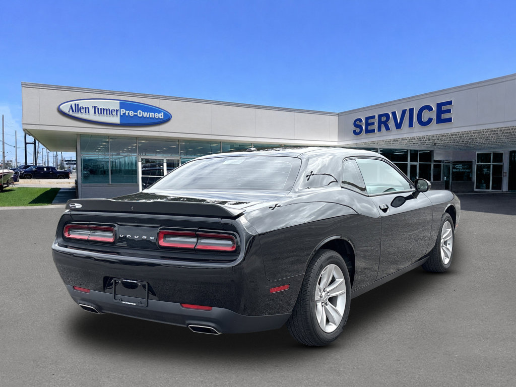 Used 2023 Dodge Challenger SXT RWD image 8