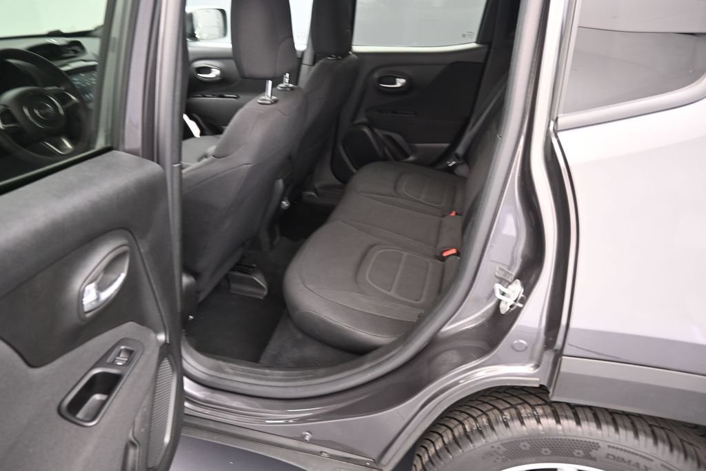 Used 2020 Jeep Renegade Latitude FWD image 17