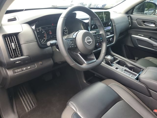 Used 2024 Nissan Pathfinder SL FWD image 14