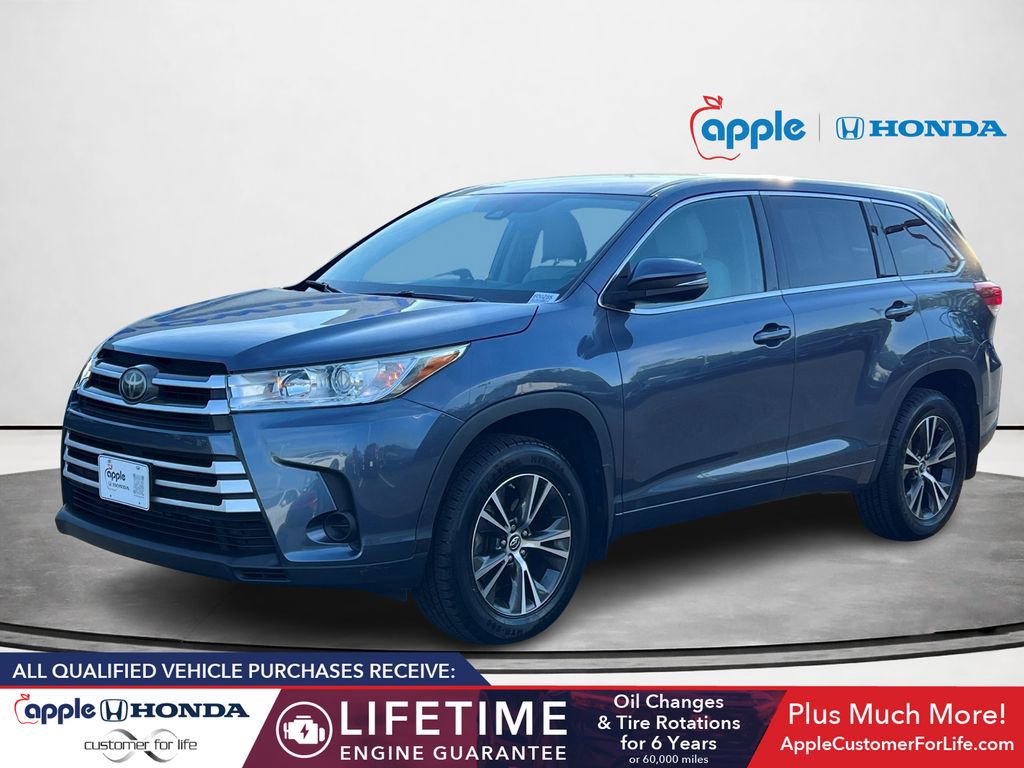 Used 2018 Toyota Highlander LE AWD/4WD image 2